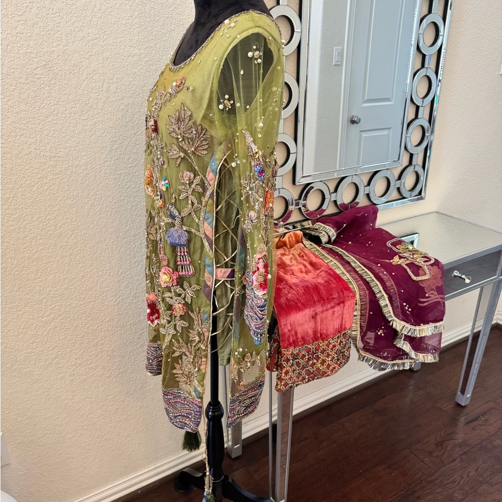 Pakistani/Indian designer Arjumand Bano beautifully embellished Dress. Size S/M - Picture 10 of 15